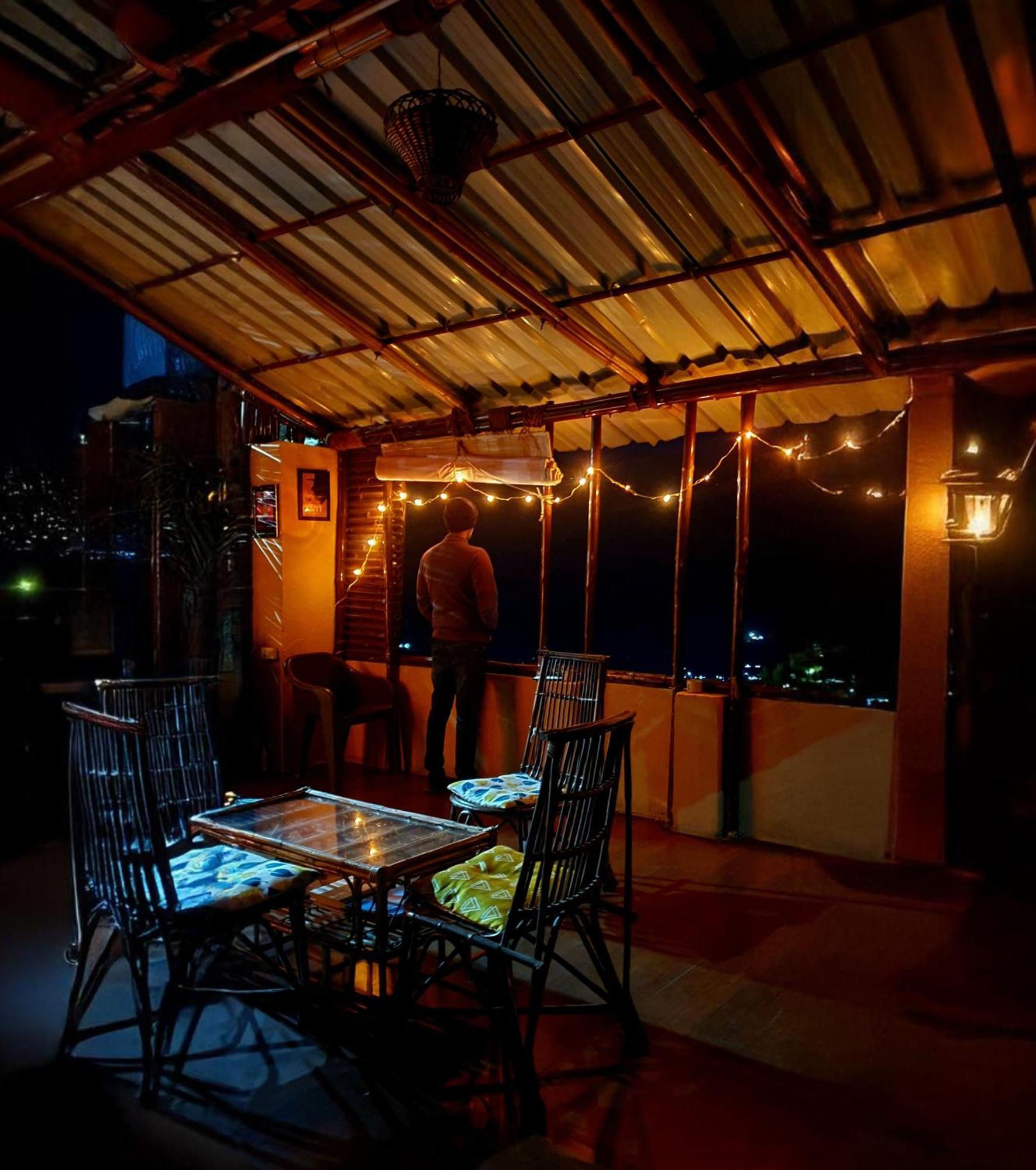 Villa Cafe Buransh Sari Exterior foto